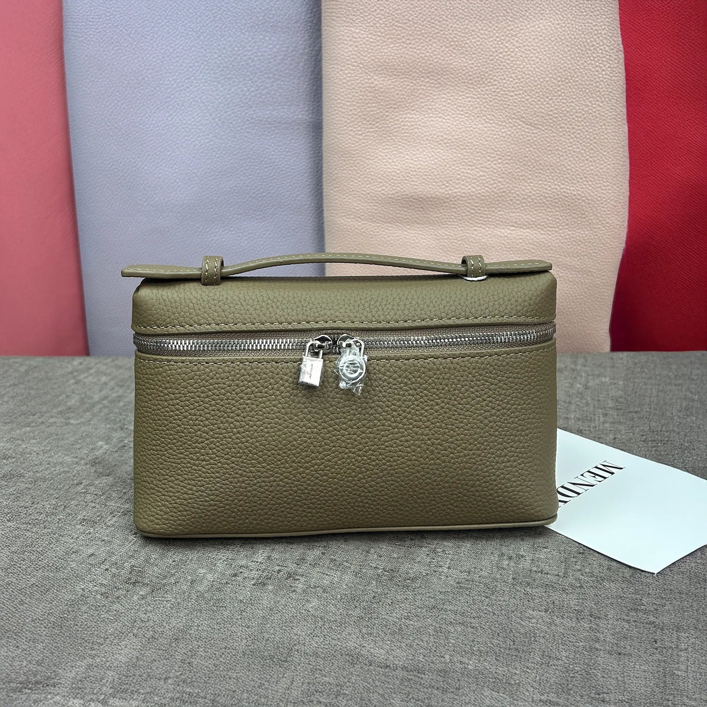 ew genuine leather LP19 mobile phone handbag for women. Exclusive to women, with a luxurious design and compact and exquisite ap