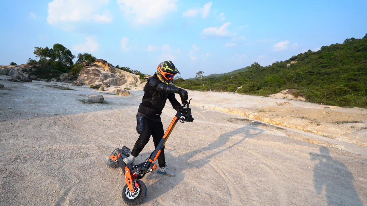 VREOM Z36-Adults Electric Scooter-5600W Motor 60V30AH Battery Off Road E-Scooter,75KM/H Speed 11'' Tire Foldable EScooter