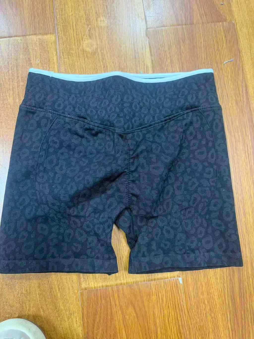 Quick drying seamless yoga shorts for women, high waisted, hip lifting, abdominal tightening, running and fitness pants
